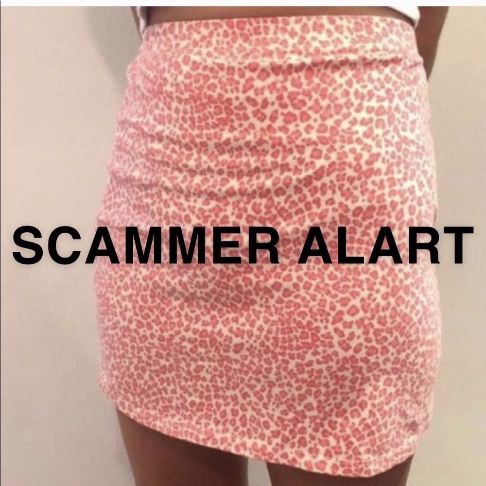 SCAMMER ITS NOT A GIRL ITS A BOY @moniquegalitz